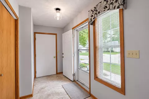 Entry Way - 2102 Oak Tree Ln #A, Austin, MN 55912 photo 1 of 3