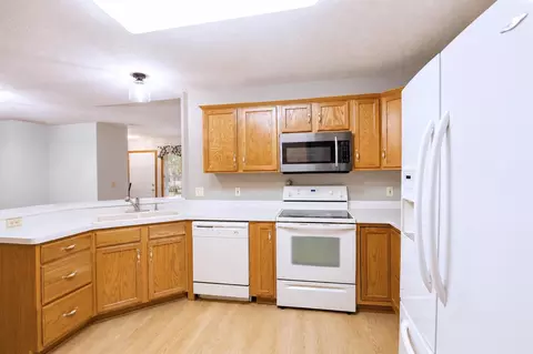 Kitchen - 2102 Oak Tree Ln #A, Austin, MN 55912 photo 3 of 4