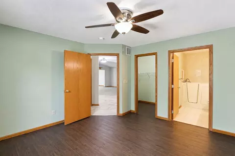 Bedroom - 2102 Oak Tree Ln #A, Austin, MN 55912 photo 3 of 5
