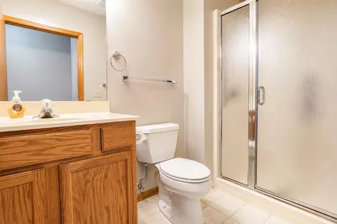 Bath - 2102 Oak Tree Ln #A, Austin, MN 55912 photo 3 of 4