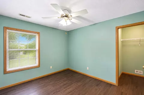 Bedroom - 2102 Oak Tree Ln #A, Austin, MN 55912 photo 4 of 5
