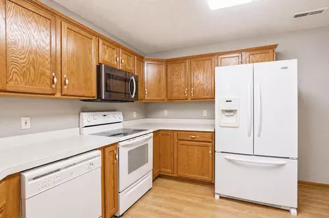 Kitchen - 2102 Oak Tree Ln #A, Austin, MN 55912 photo 2 of 4