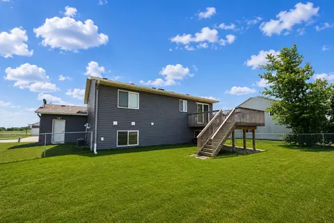 Exterior - 906 7th Ave, Wanamingo, MN 55983 photo 2 of 11