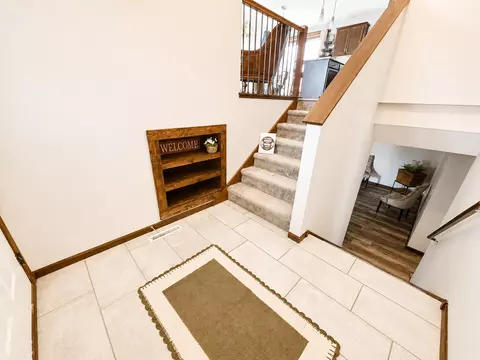 Entry Way - 906 7th Ave, Wanamingo, MN 55983 photo 2 of 3