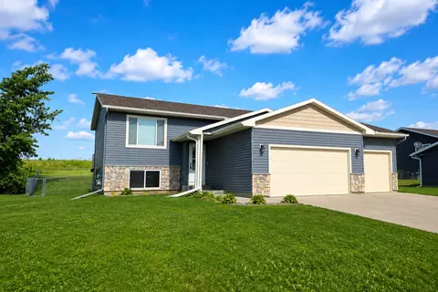Exterior - 906 7th Ave, Wanamingo, MN 55983 photo 3 of 11
