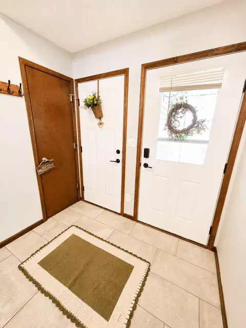 Entry Way - 906 7th Ave, Wanamingo, MN 55983 photo 3 of 3