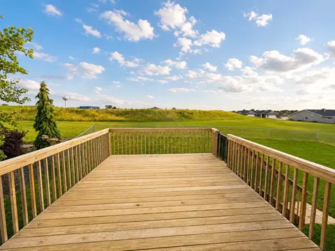 Exterior - 906 7th Ave, Wanamingo, MN 55983 photo 4 of 11