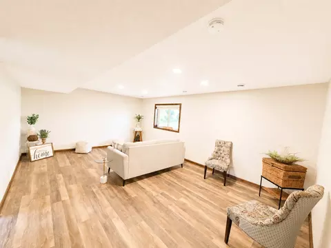 Living - 906 7th Ave, Wanamingo, MN 55983 photo 4 of 5