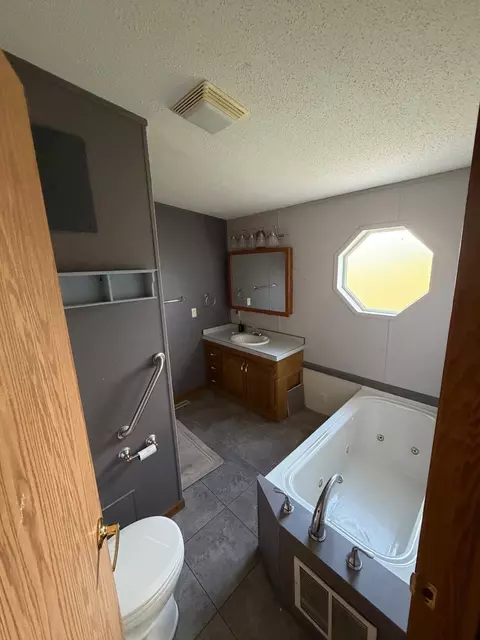 Bath - 68611 Fleming Rd, Bruno, MN 55712 photo 1 of 1
