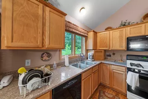 Kitchen - 5867 Bartlett Blvd, Mound, MN 55364 photo 3 of 3