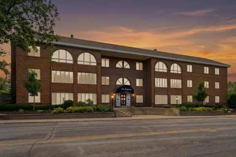 5100 France Ave S #102, Edina, MN 55410