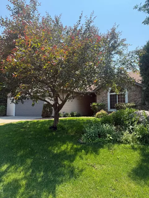 1004 Oak Pond Dr, Sartell, MN 56377