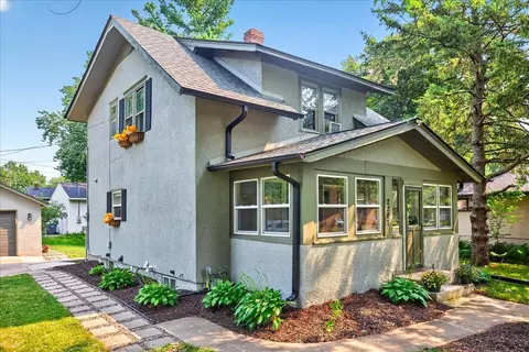 2207 Holloway Ave E, North Saint Paul, MN 55109