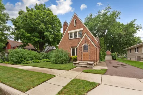 628 Grant Ave, Mankato, MN 56003