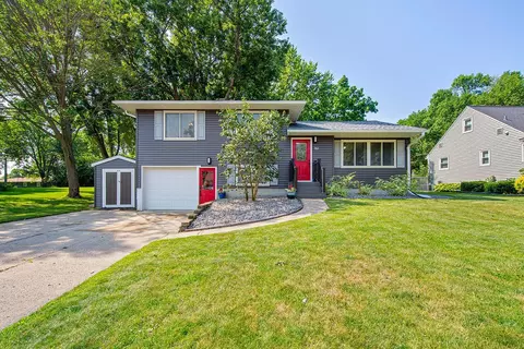762 E Prince St, Lake Crystal, MN 56055