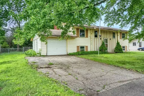 116 Hayes Rd, Apple Valley, MN 55124
