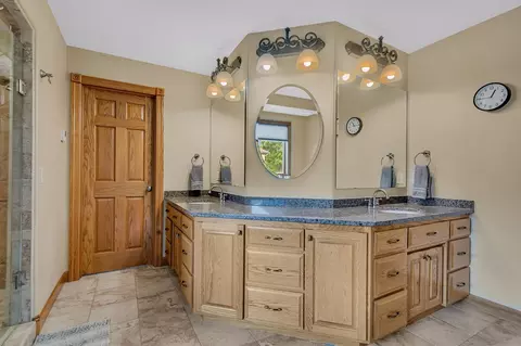 Bath - 2165 Mill Pond Dr, Saint Cloud, MN 56303 photo 3 of 7