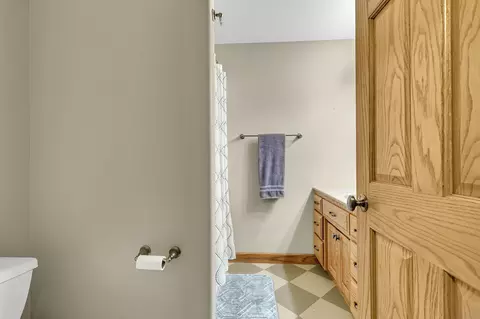 Bath - 2165 Mill Pond Dr, Saint Cloud, MN 56303 photo 7 of 7
