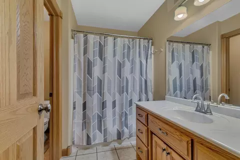 Bath - 2165 Mill Pond Dr, Saint Cloud, MN 56303 photo 6 of 7