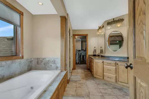 Bath - 2165 Mill Pond Dr, Saint Cloud, MN 56303 photo 2 of 7
