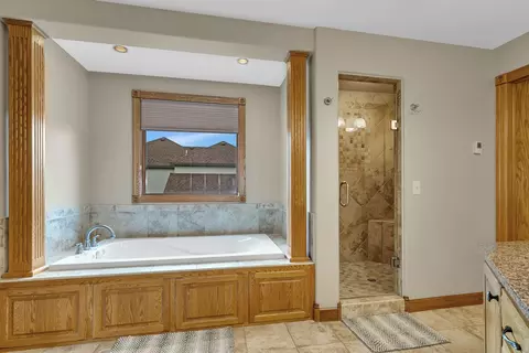 Bath - 2165 Mill Pond Dr, Saint Cloud, MN 56303 photo 4 of 7