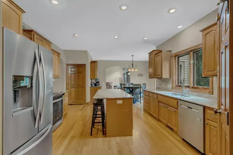 Kitchen - 2165 Mill Pond Dr, Saint Cloud, MN 56303 photo 3 of 4