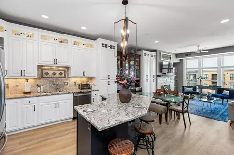 150 E Travelers Trl #420, Burnsville, MN 55337