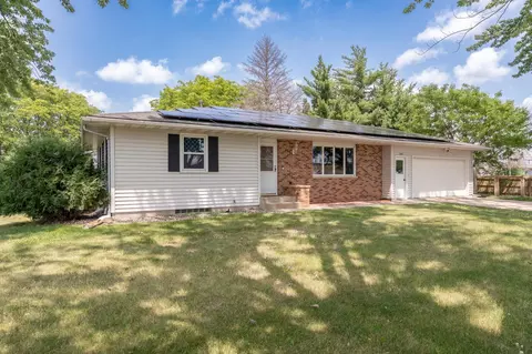 300 E Raven St, Belle Plaine, MN 56011