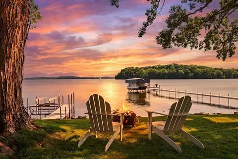 12 Point Dr, Waconia, MN 55387