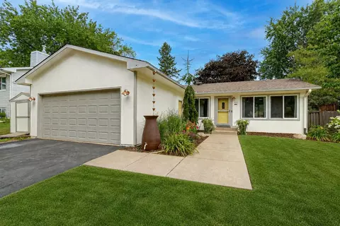 7572 Carillon Plz W, Woodbury, MN 55125