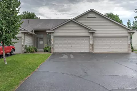 1016 Honeysuckle Ln SE, Cambridge, MN 55008