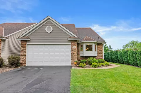 702 Crescent Curv, White Bear Twp, MN 55127