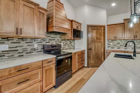 215 Emma Ct, Mapleton, ND 58059 photo 9