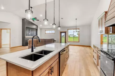 215 Emma Ct, Mapleton, ND 58059 photo 8