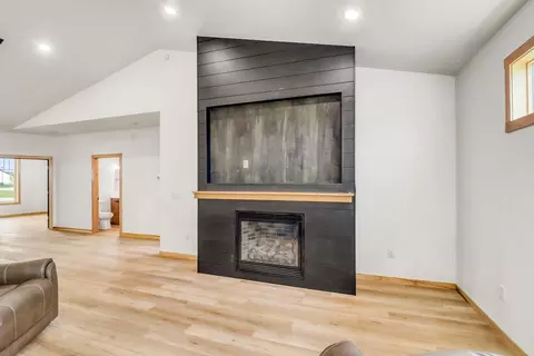 215 Emma Ct, Mapleton, ND 58059 photo 15