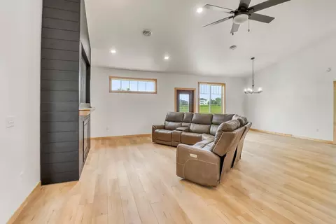 215 Emma Ct, Mapleton, ND 58059 photo 12