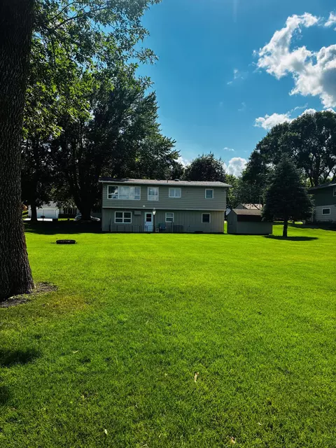Exterior - 765 Des Moines Dr, Windom, MN 56101 photo 2 of 5