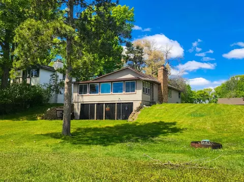 18329 Lakeview Point Dr NE, Wyoming, MN 55092