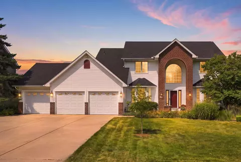 3649 Commonwealth Rd, Woodbury, MN 55125