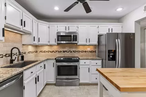 6085 Rowland Rd #207, Minnetonka, MN 55343