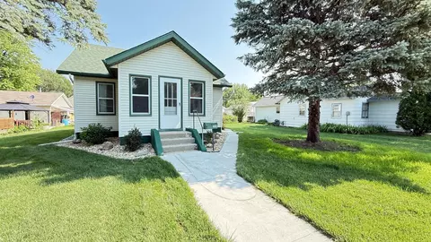 335 E Schlieman Ave, Appleton, MN 56208 photo 2