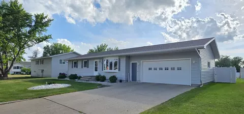 923 7th Ave NW, Valley City, ND 58072