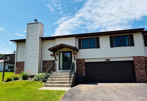 3837 Gershwin Ave N, Oakdale, MN 55128