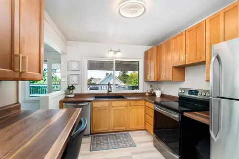 Kitchen - 225 N 26th Ave E, Duluth, MN 55812 photo 11 of 12