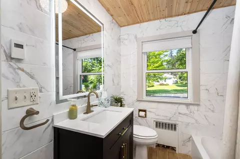 Bath - 225 N 26th Ave E, Duluth, MN 55812 photo 1 of 3