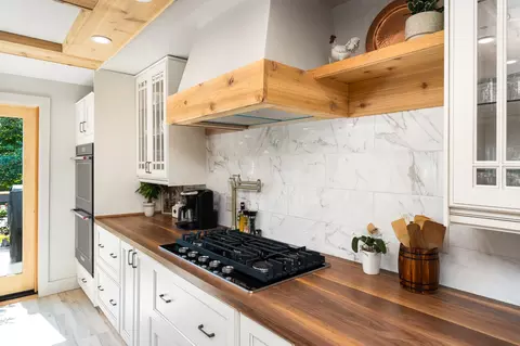 Kitchen - 225 N 26th Ave E, Duluth, MN 55812 photo 8 of 12
