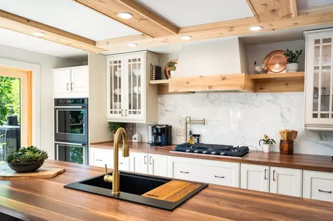 Kitchen - 225 N 26th Ave E, Duluth, MN 55812 photo 5 of 12