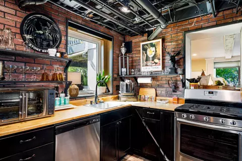 Kitchen - 225 N 26th Ave E, Duluth, MN 55812 photo 12 of 12