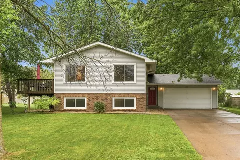 1407 Meadowlark Ln, New Richmond, WI 54017