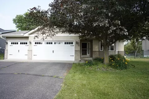 7696 Appaloosa Ln, Circle Pines, MN 55014